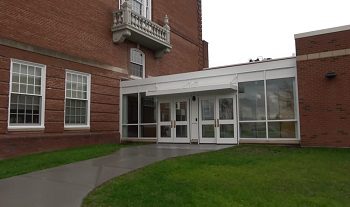 glass atrium connecting elementary and primary wings